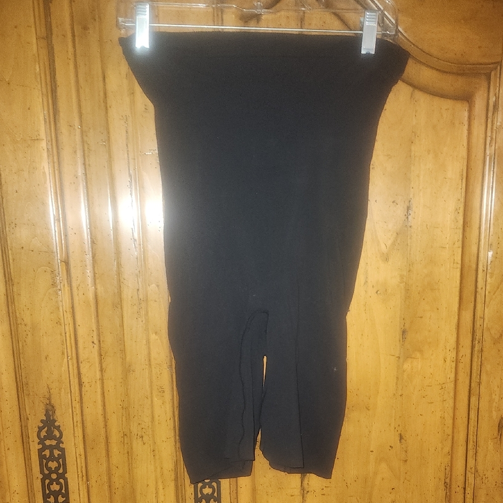 Spanx high waisted black mid thigh short 2x gently used